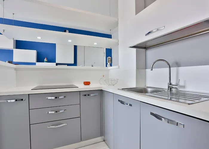 Guesthost - Vento House נאפולי