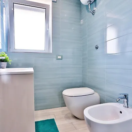 Guesthost - Vento House * Nápoles